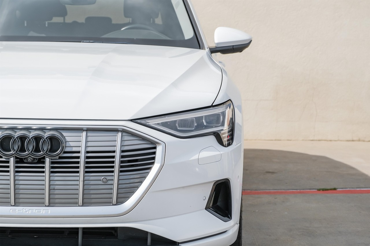 Audi e-tron Vehicle Main Gallery Image 46
