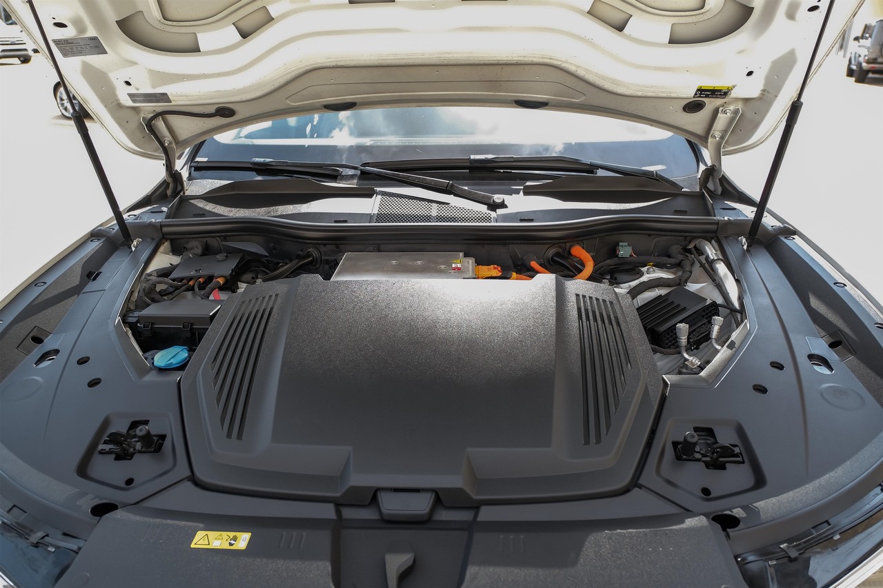 Audi e-tron Vehicle Main Gallery Image 49