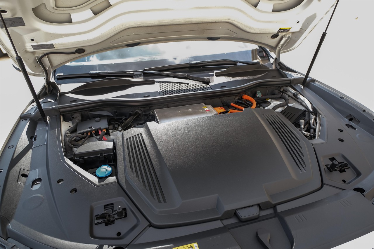 Audi e-tron Vehicle Main Gallery Image 50