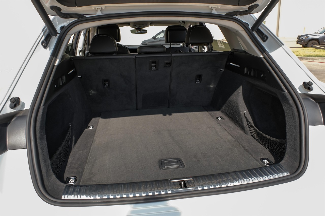 Audi e-tron Vehicle Main Gallery Image 52