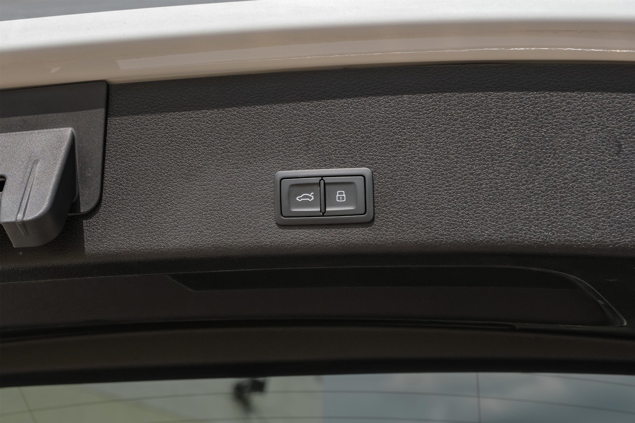 Audi e-tron Vehicle Main Gallery Image 53