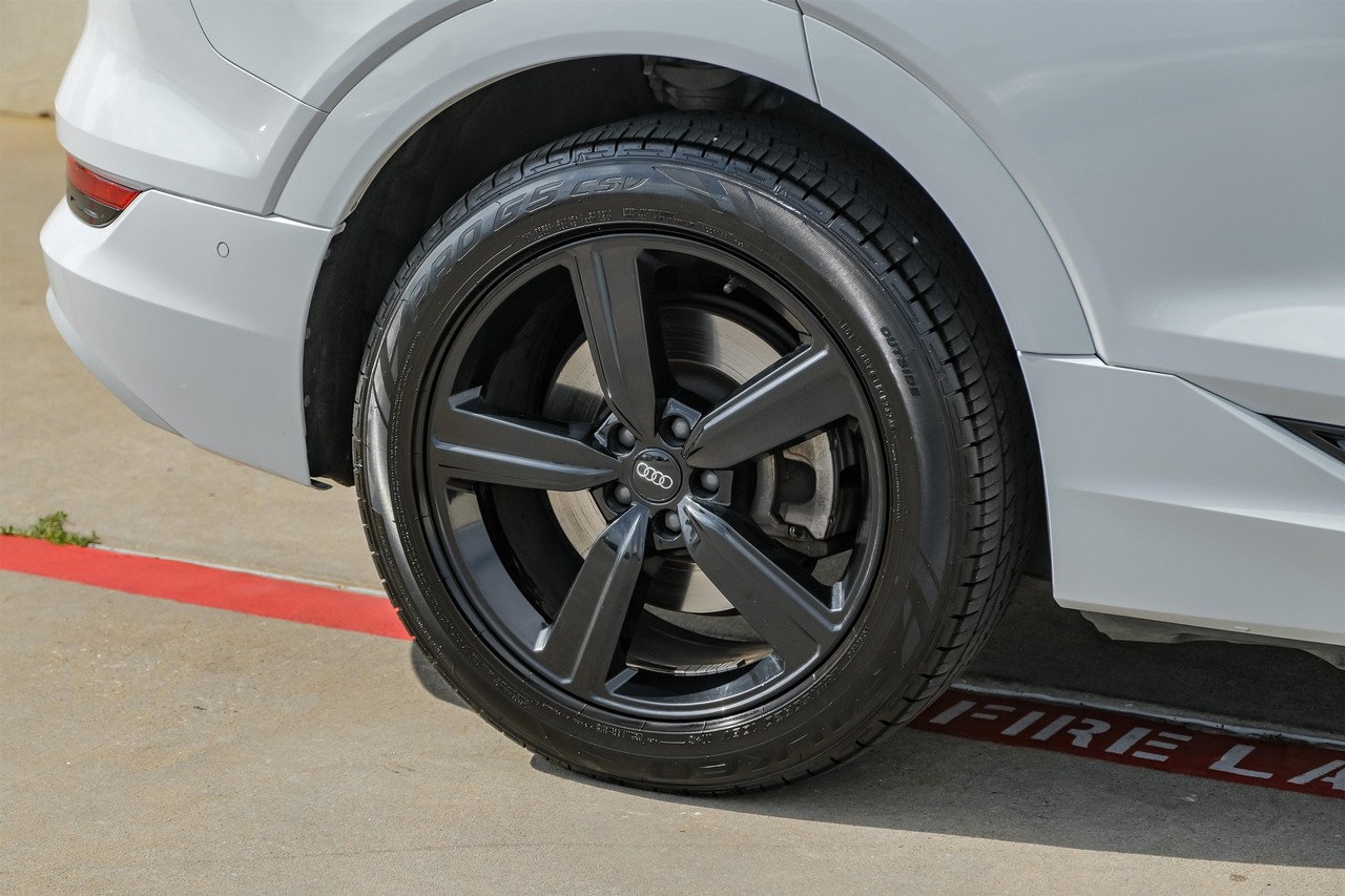 Audi e-tron Vehicle Main Gallery Image 54
