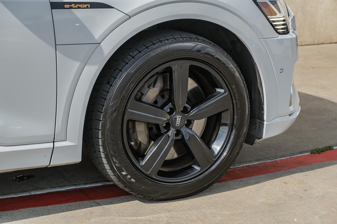 Audi e-tron Vehicle Main Gallery Image 55