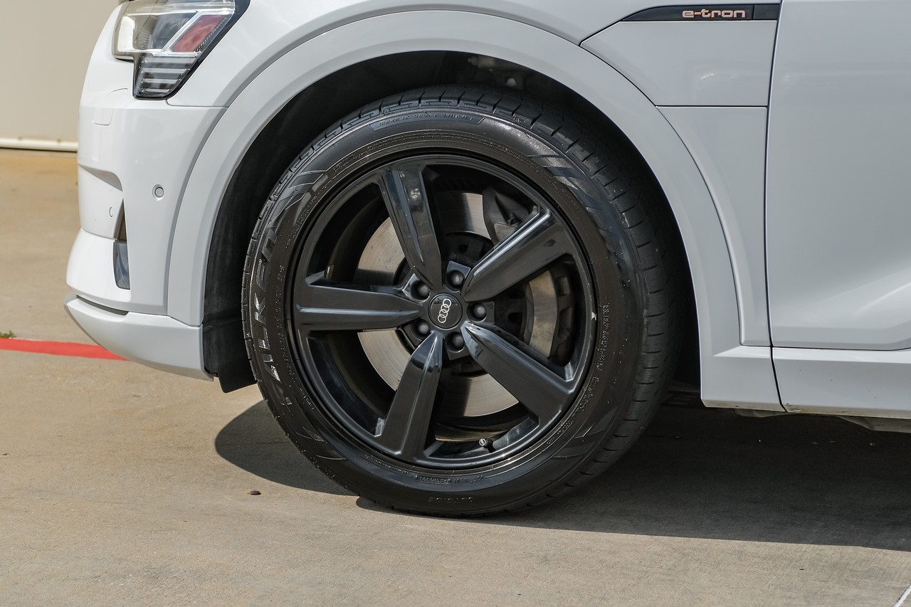Audi e-tron Vehicle Main Gallery Image 56