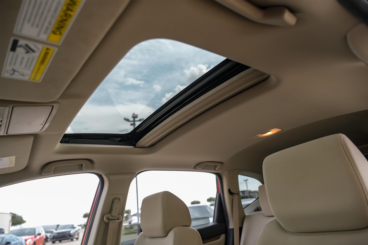 Honda CR-V Vehicle Main Gallery Image 05