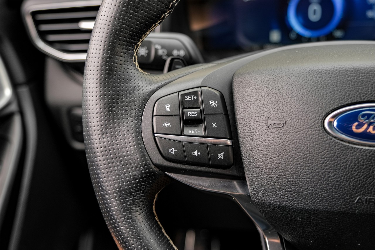 Ford Explorer Vehicle Main Gallery Image 16