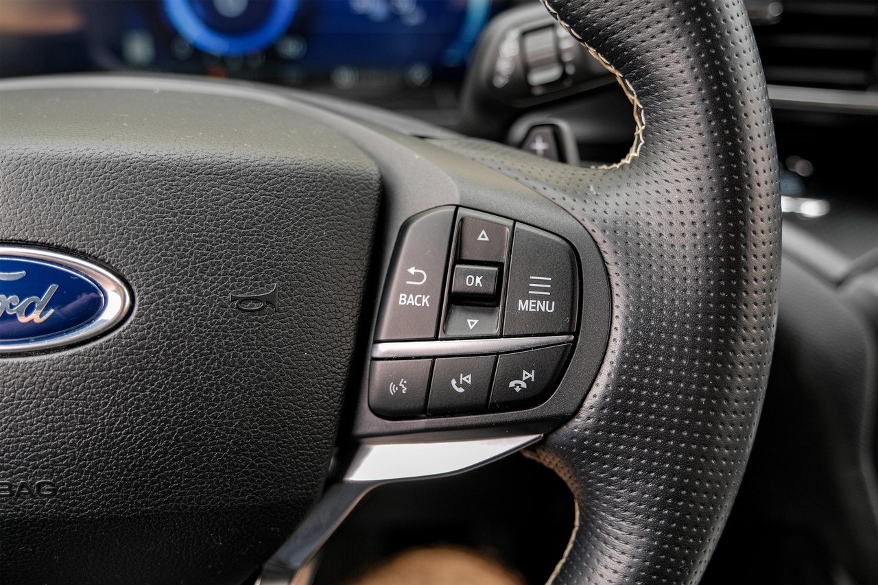 Ford Explorer Vehicle Main Gallery Image 17