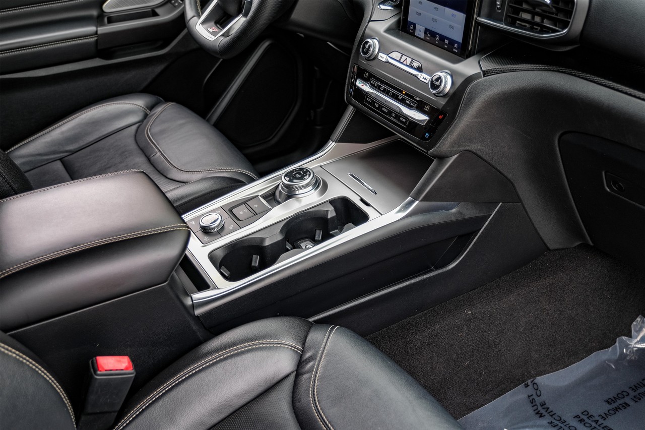 Ford Explorer Vehicle Main Gallery Image 23