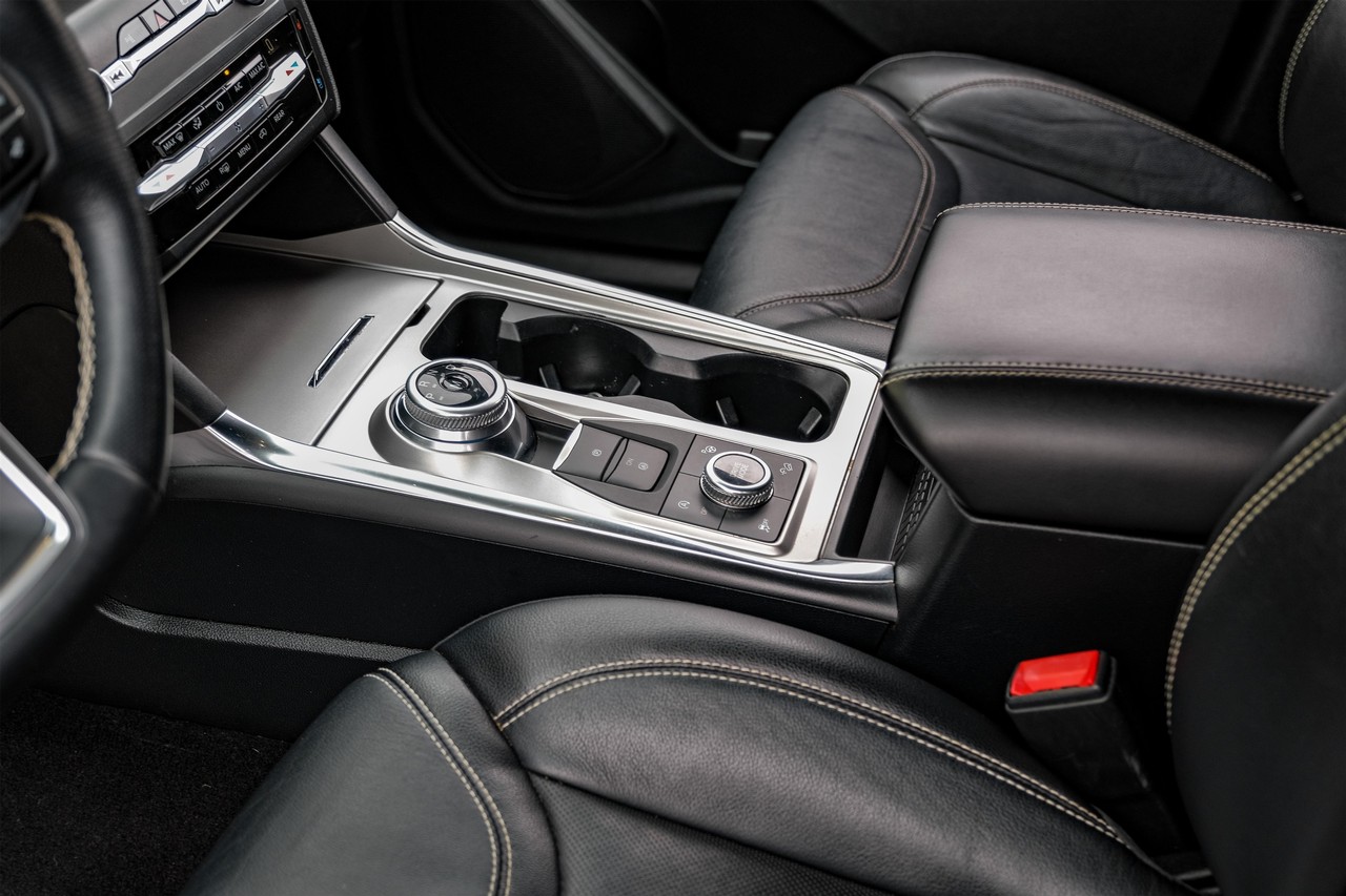 Ford Explorer Vehicle Main Gallery Image 24
