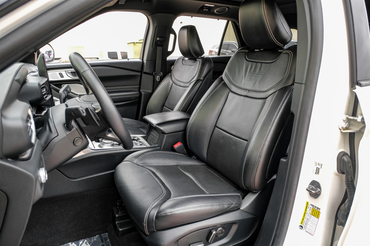 Ford Explorer Vehicle Main Gallery Image 30