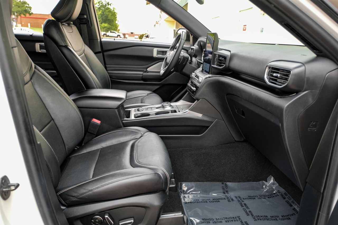 Ford Explorer Vehicle Main Gallery Image 32