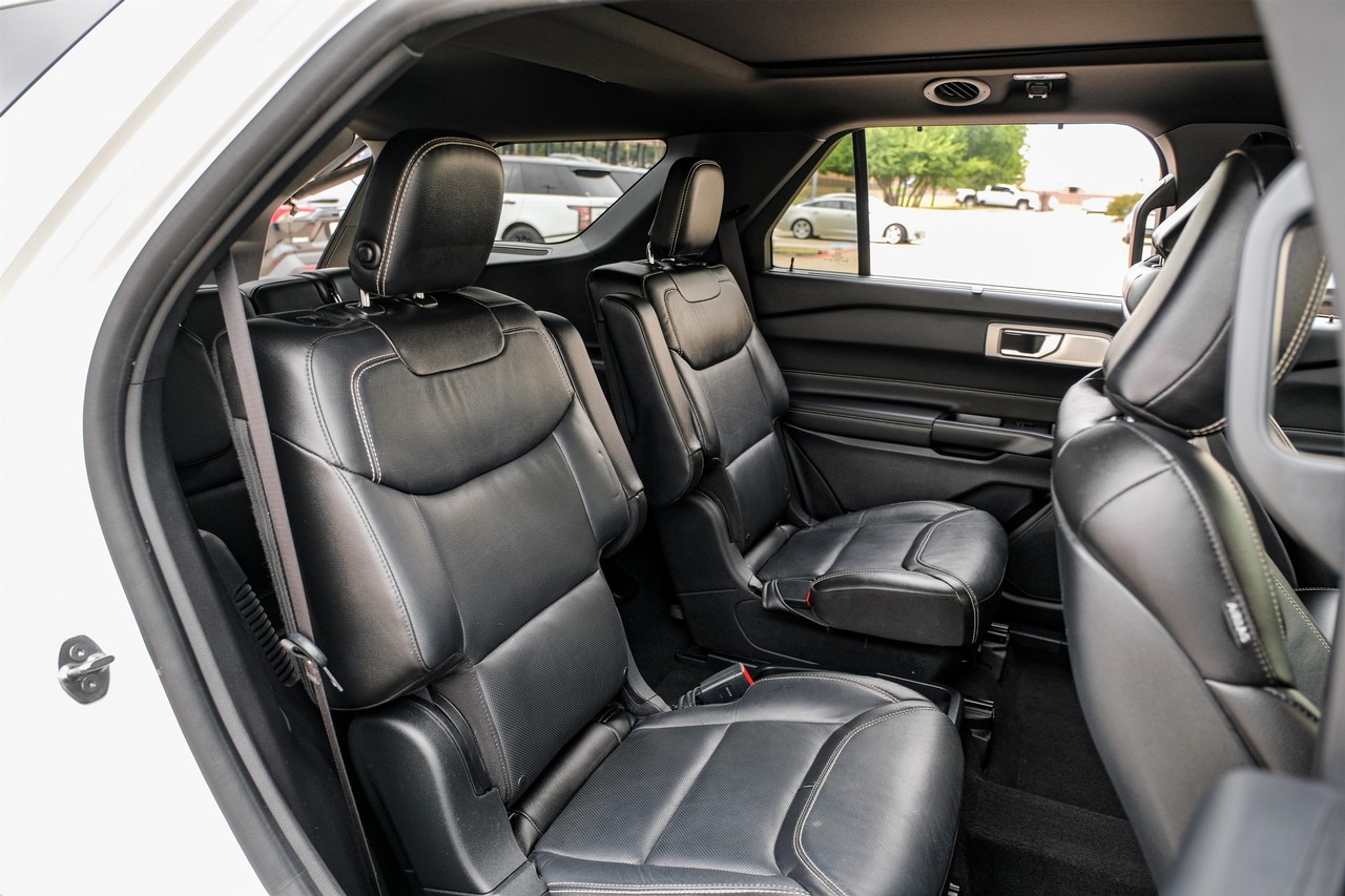 Ford Explorer Vehicle Main Gallery Image 34