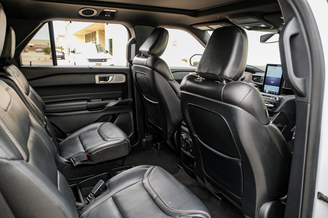 Ford Explorer Vehicle Main Gallery Image 35