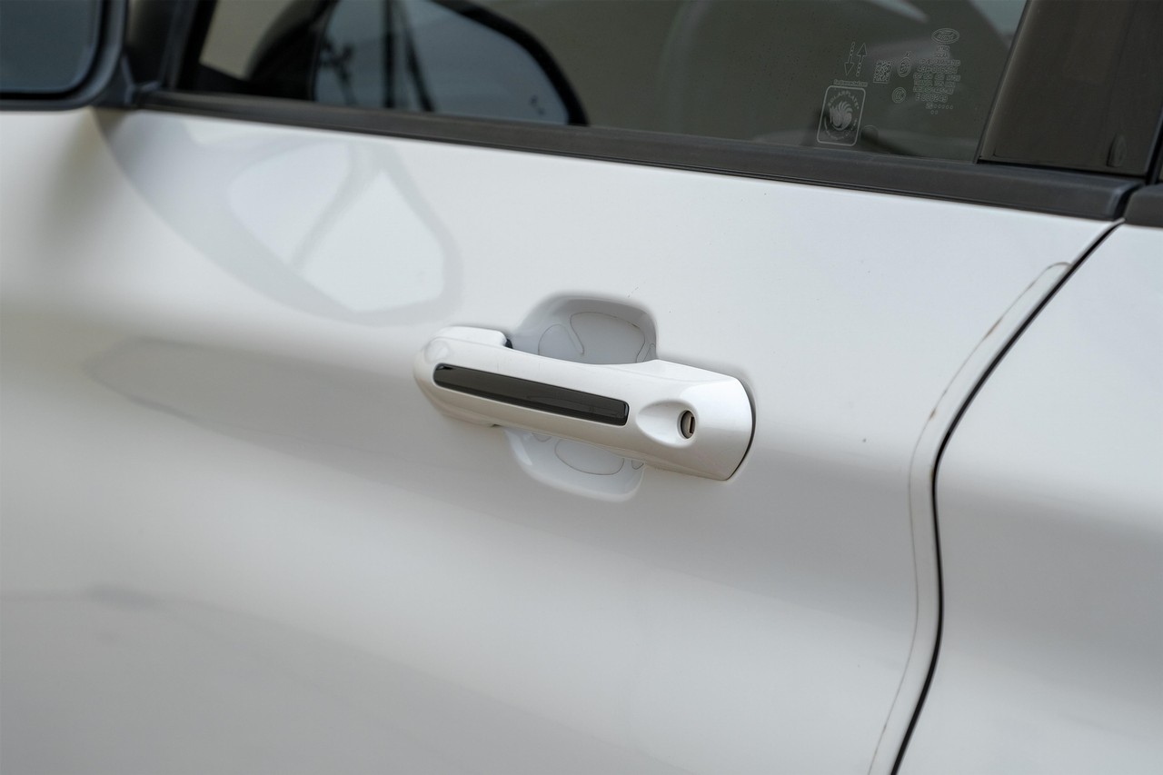 Ford Explorer Vehicle Main Gallery Image 38