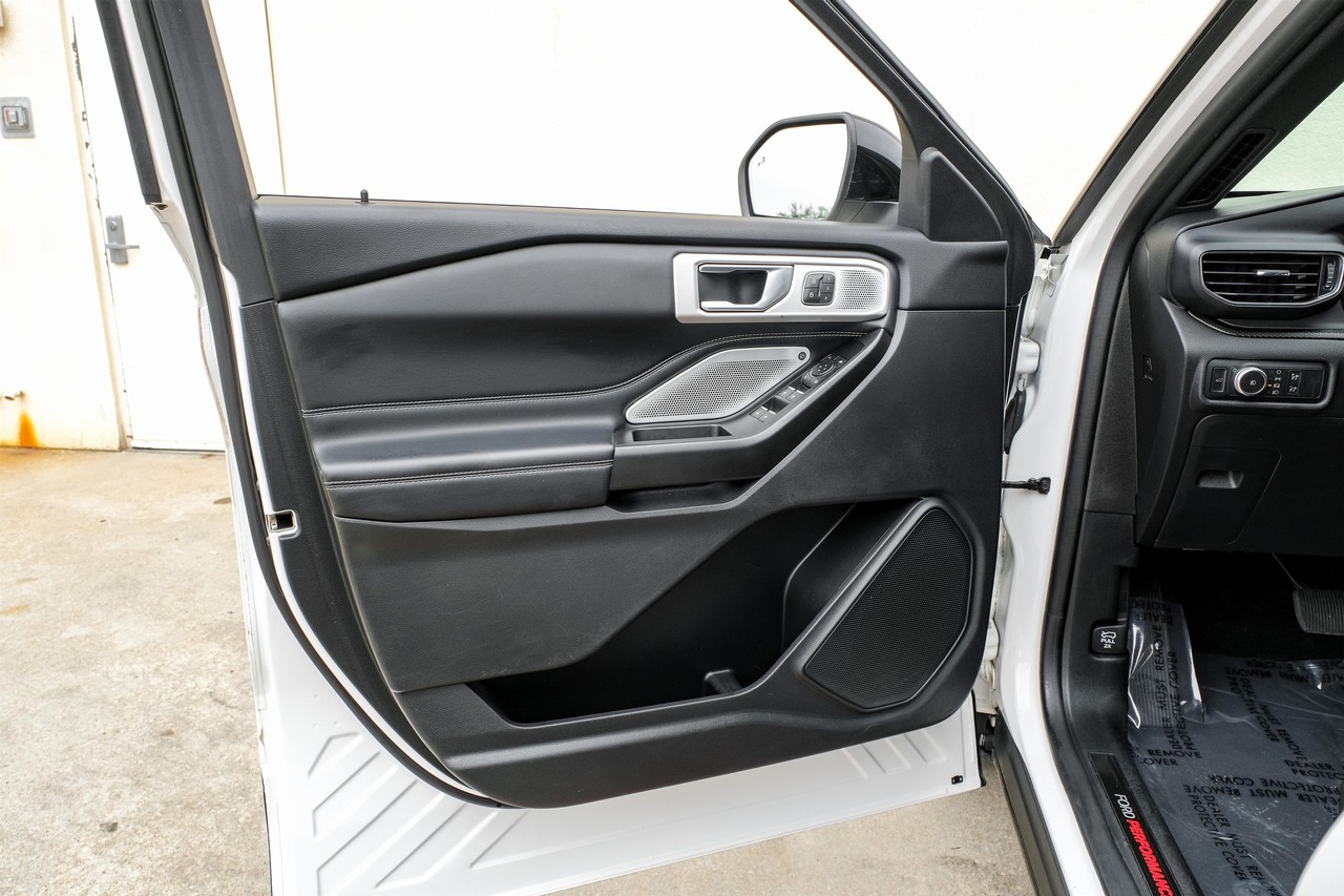 Ford Explorer Vehicle Main Gallery Image 40