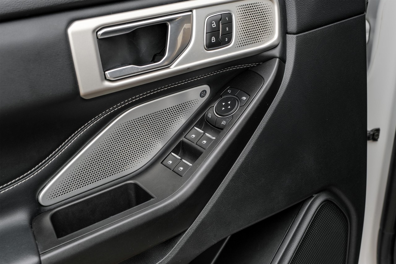 Ford Explorer Vehicle Main Gallery Image 41