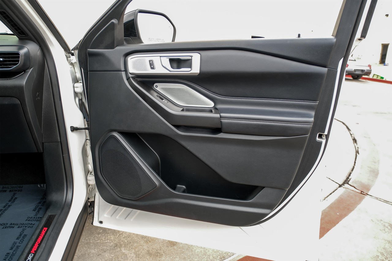 Ford Explorer Vehicle Main Gallery Image 42