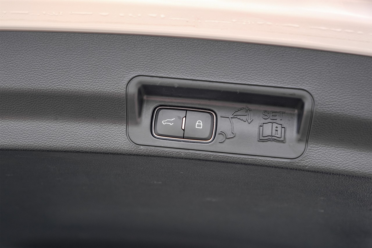 Ford Explorer Vehicle Main Gallery Image 49