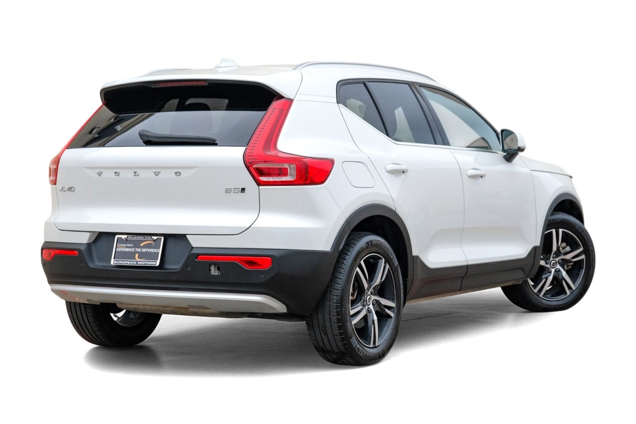 Volvo XC40 Vehicle Main Gallery Image 08