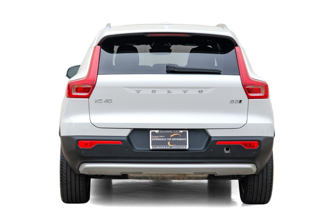 Volvo XC40 Vehicle Main Gallery Image 09