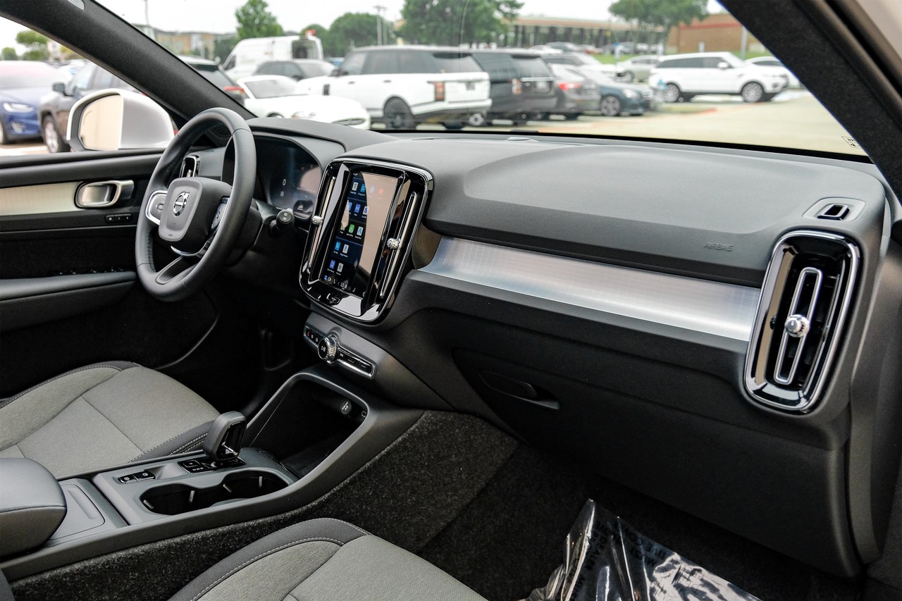 Volvo XC40 Vehicle Main Gallery Image 12