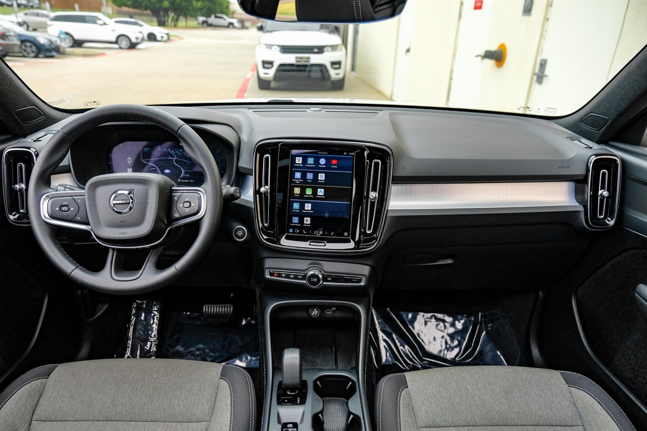 Volvo XC40 Vehicle Main Gallery Image 13