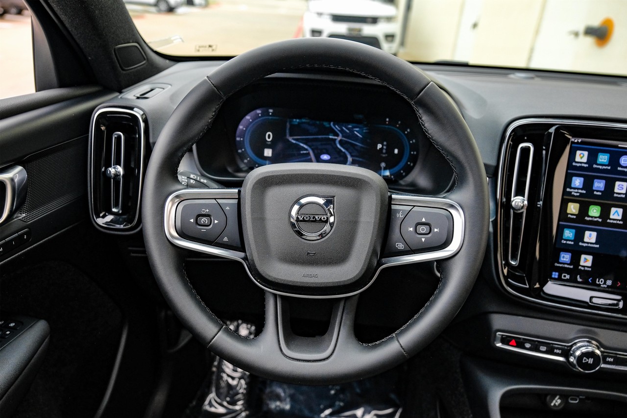 Volvo XC40 Vehicle Main Gallery Image 15