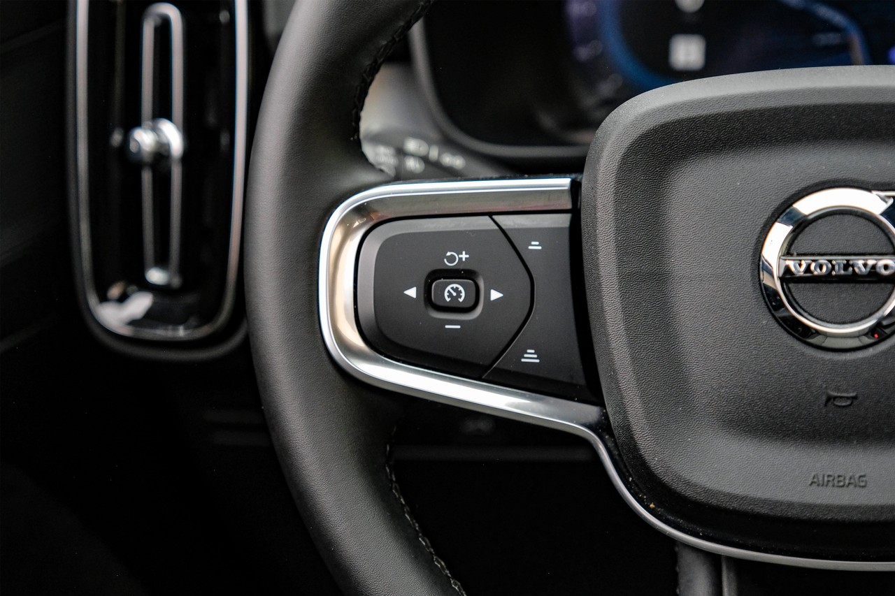Volvo XC40 Vehicle Main Gallery Image 16