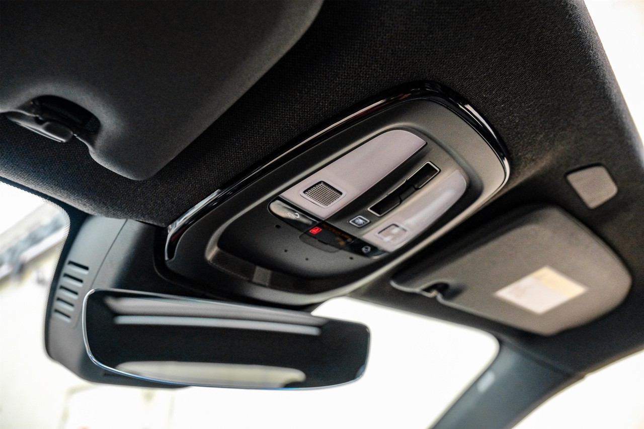 Volvo XC40 Vehicle Main Gallery Image 24