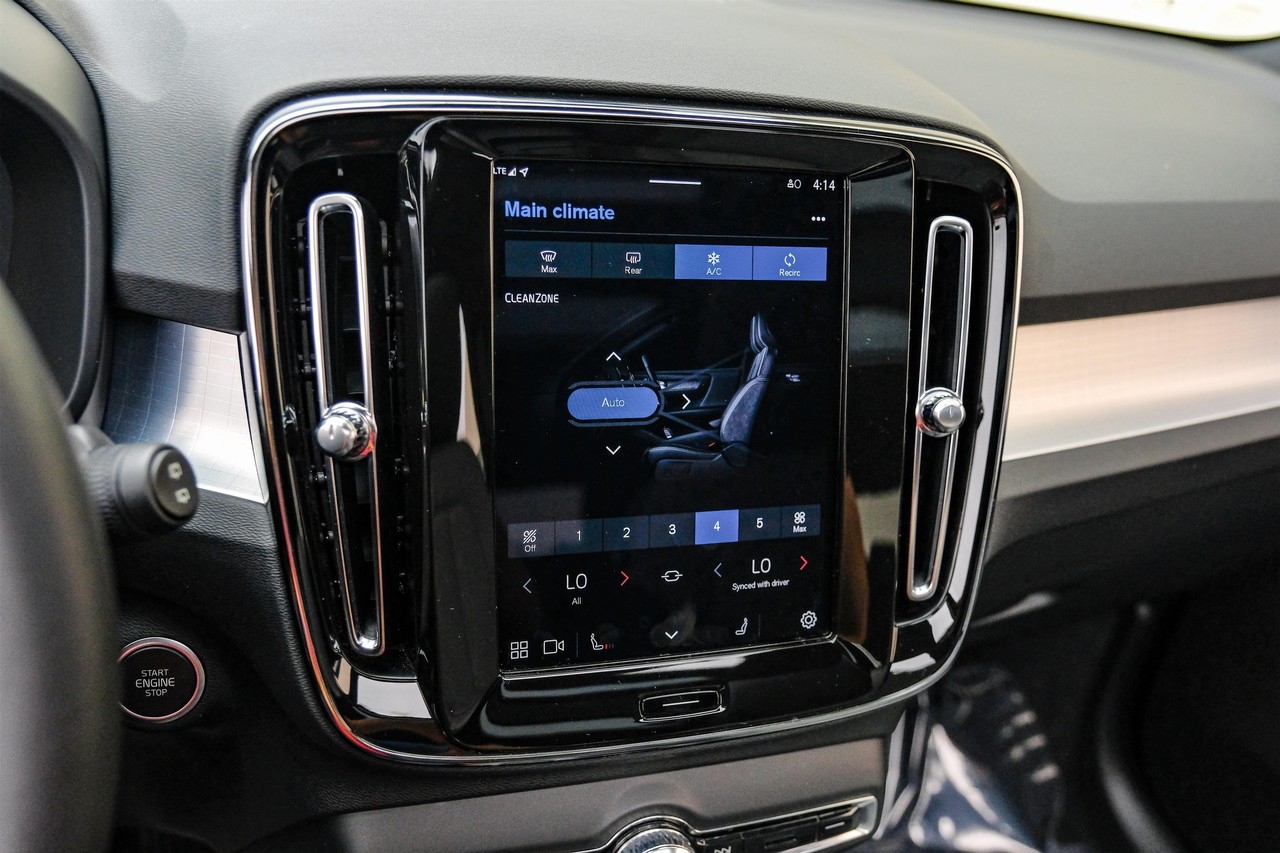 Volvo XC40 Vehicle Main Gallery Image 27