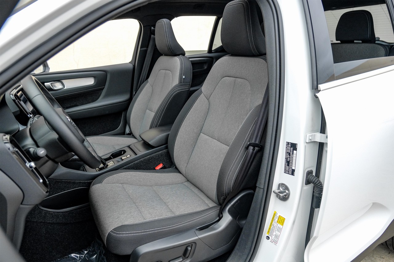 Volvo XC40 Vehicle Main Gallery Image 29