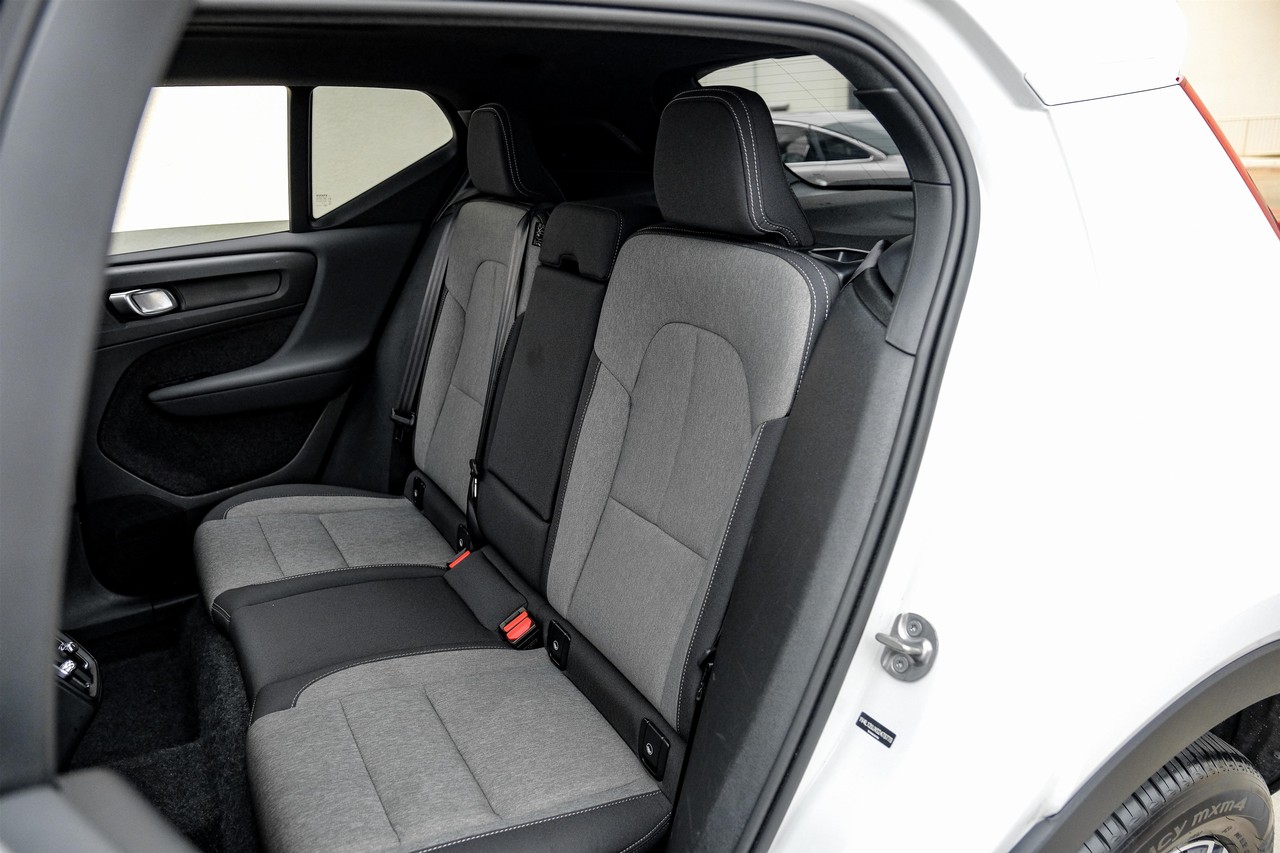 Volvo XC40 Vehicle Main Gallery Image 36