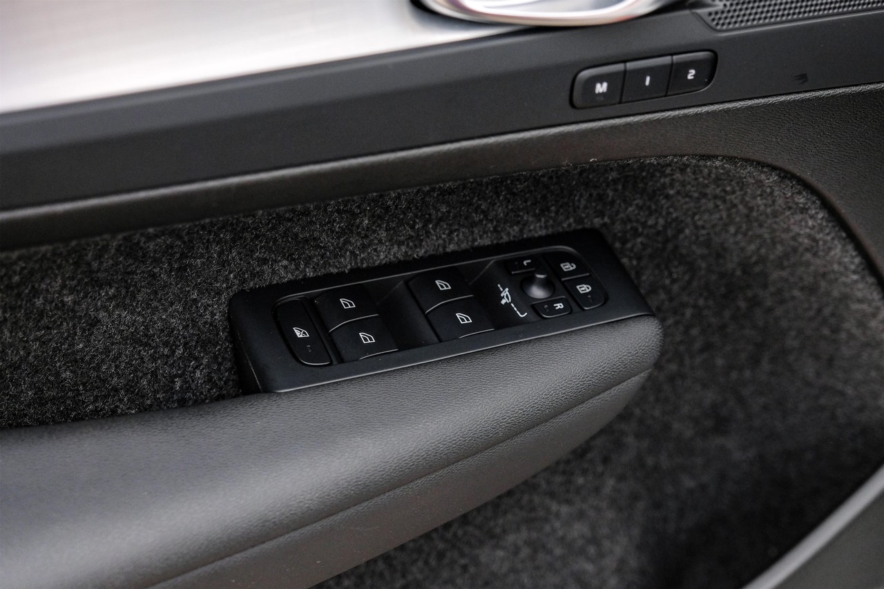 Volvo XC40 Vehicle Main Gallery Image 38