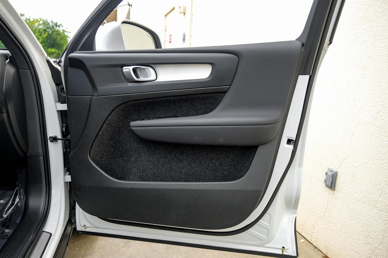 Volvo XC40 Vehicle Main Gallery Image 39