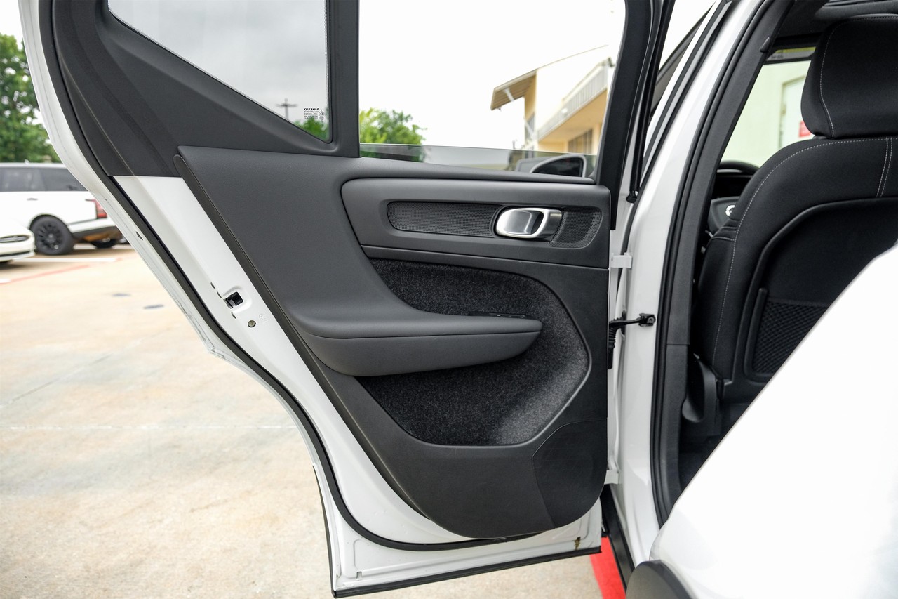 Volvo XC40 Vehicle Main Gallery Image 40