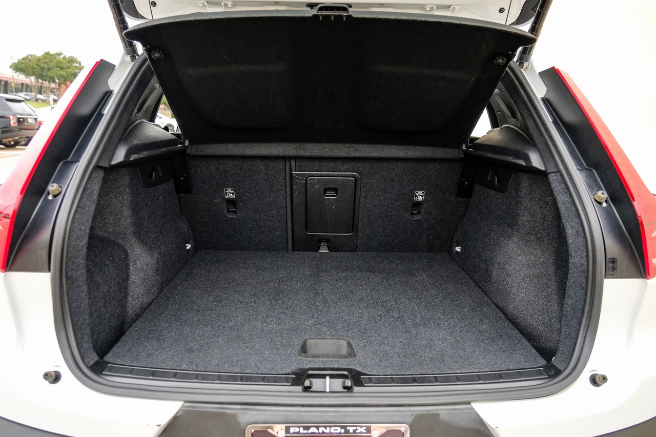 Volvo XC40 Vehicle Main Gallery Image 45