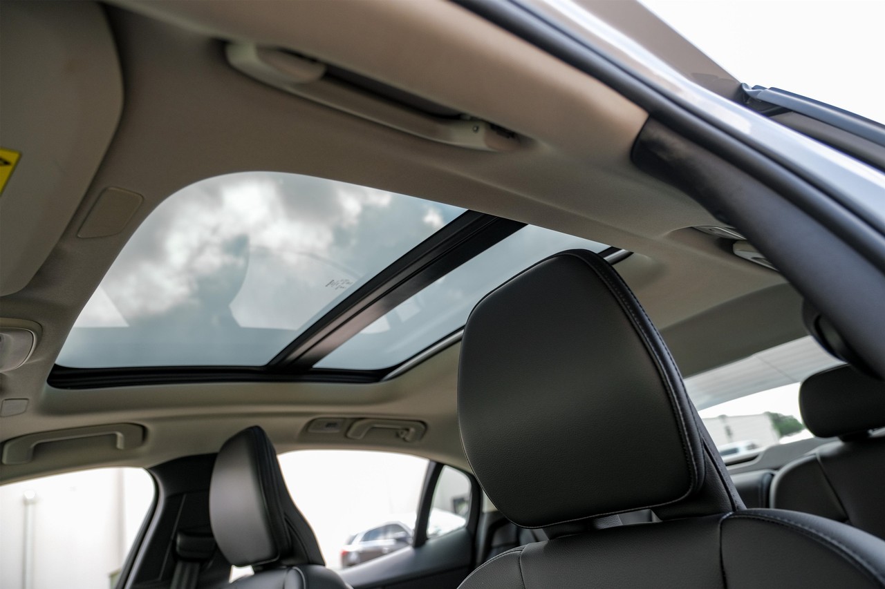 Volvo S60 Vehicle Main Gallery Image 05