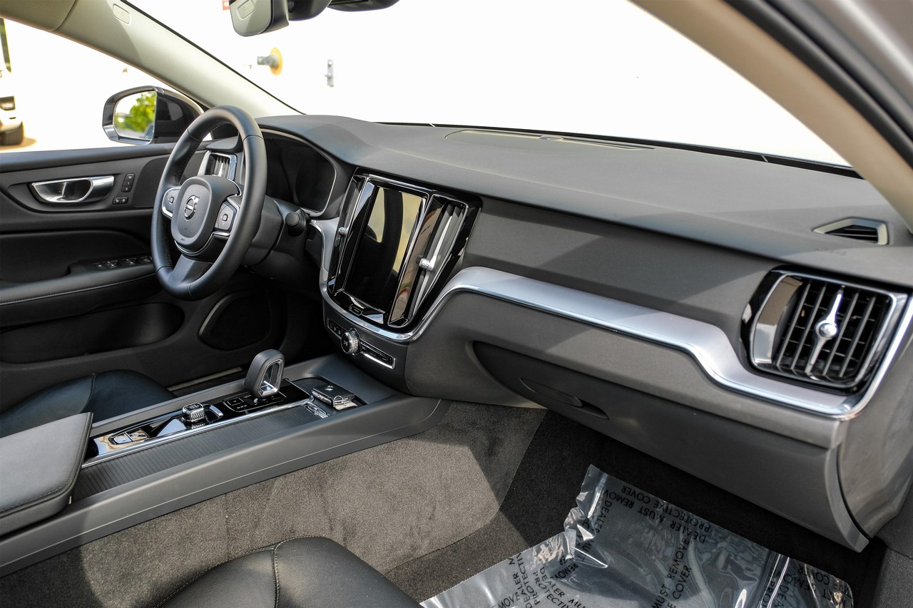 Volvo S60 Vehicle Main Gallery Image 13