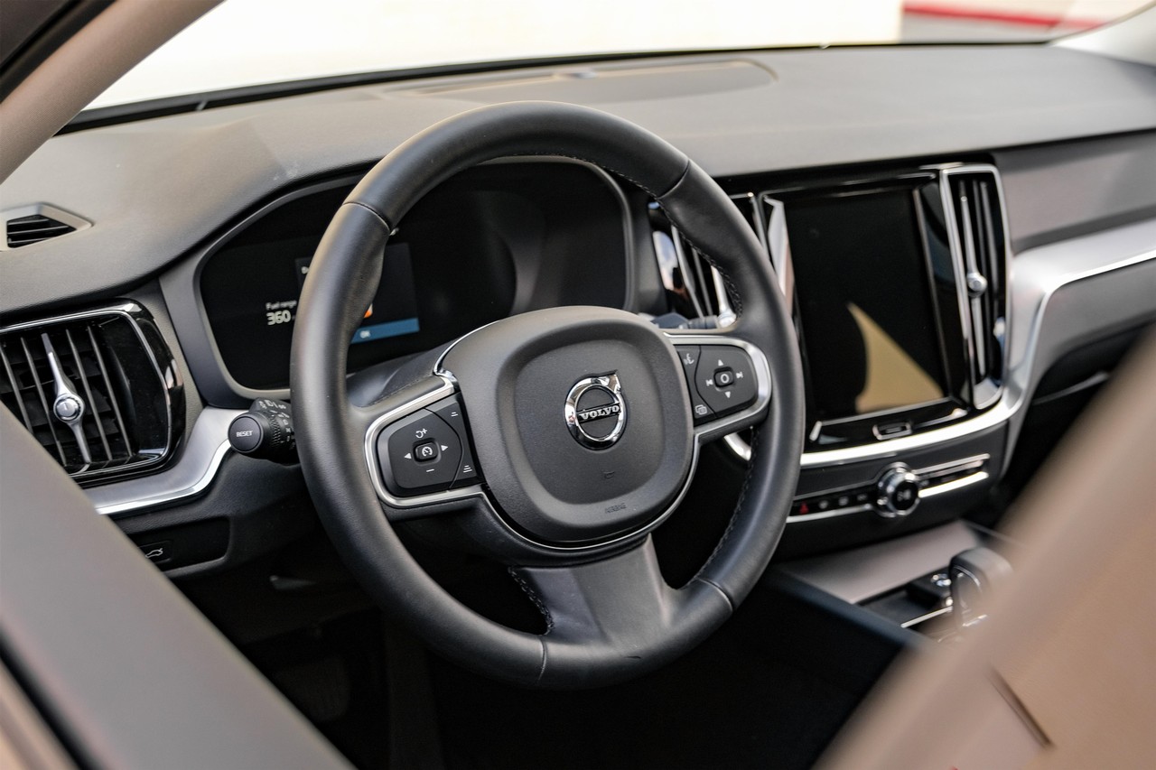 Volvo S60 Vehicle Main Gallery Image 16