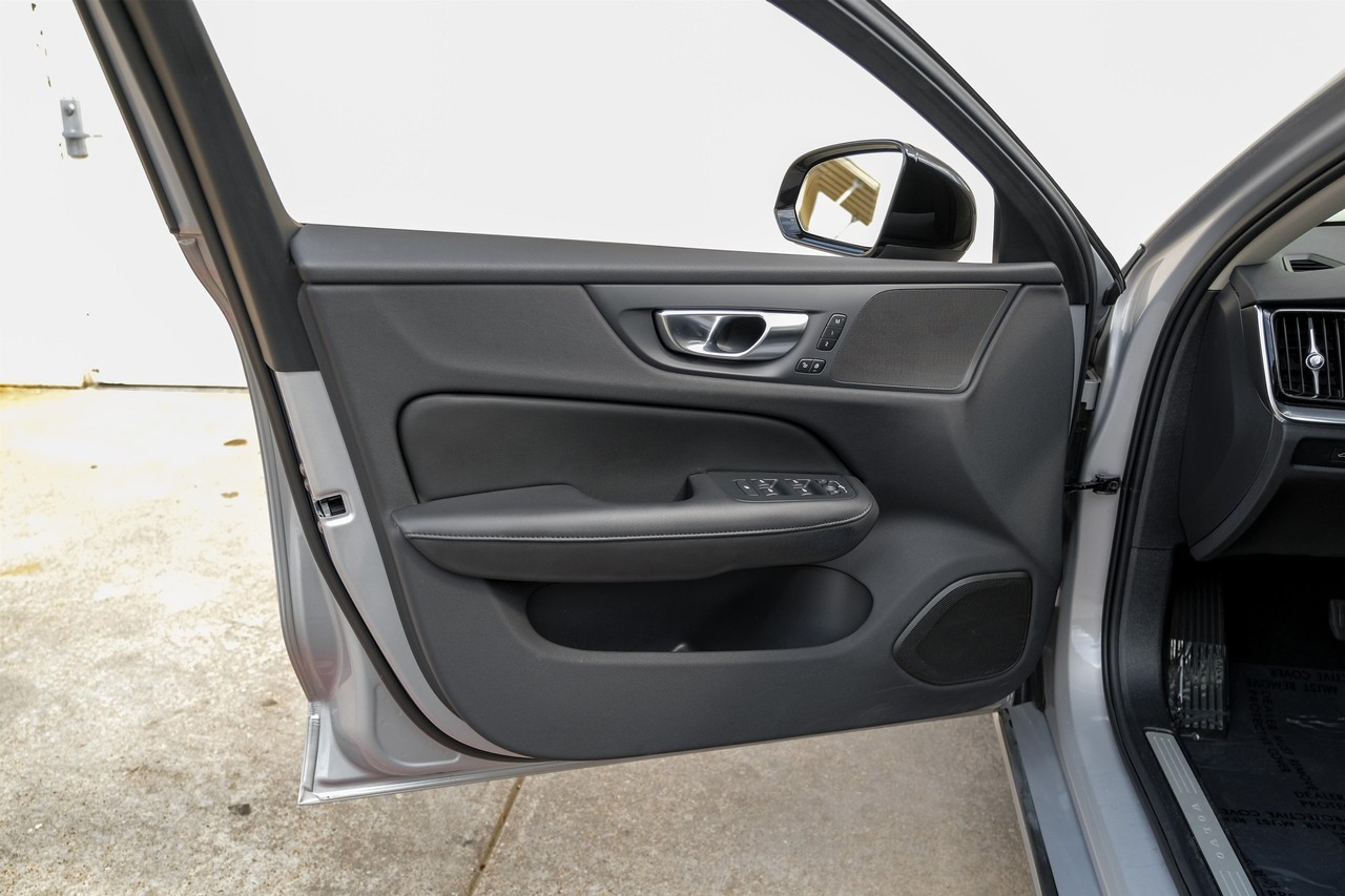 Volvo S60 Vehicle Main Gallery Image 36