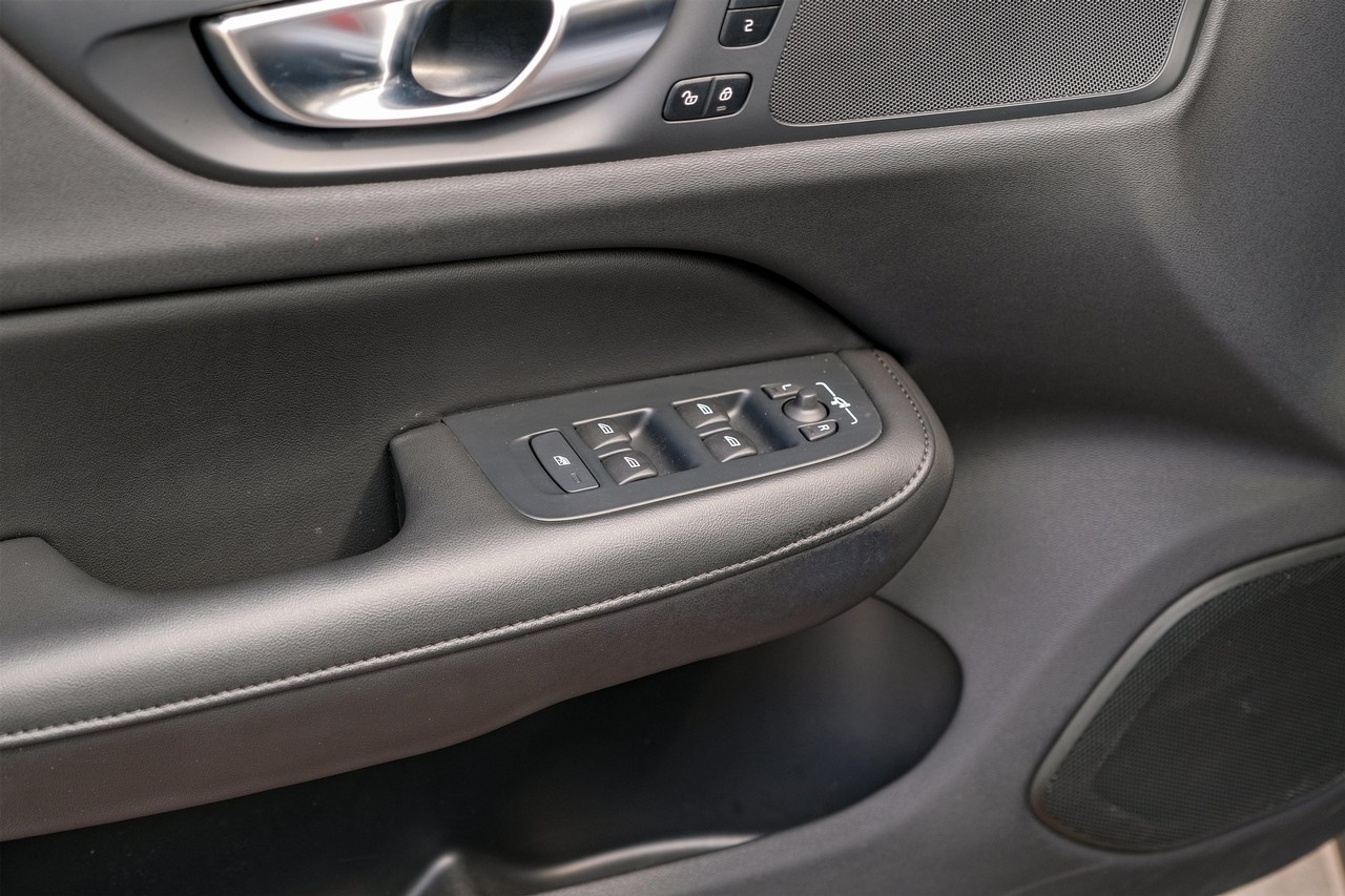 Volvo S60 Vehicle Main Gallery Image 37