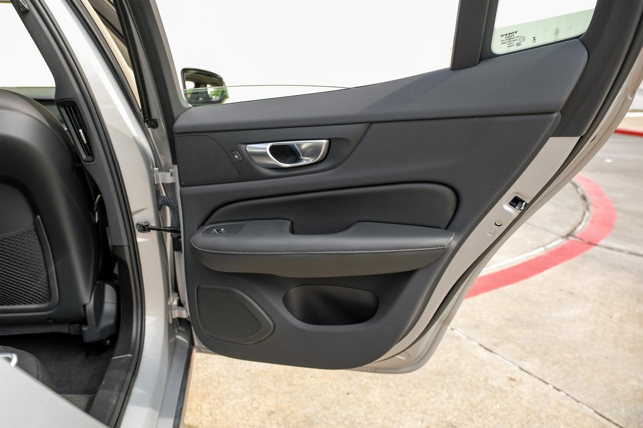Volvo S60 Vehicle Main Gallery Image 40