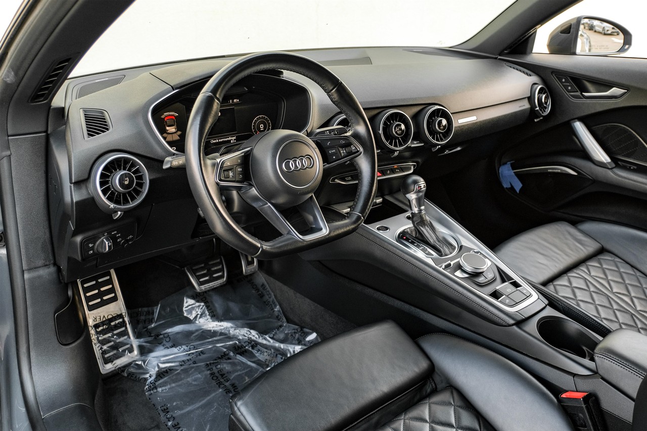 Audi TT Vehicle Main Gallery Image 03