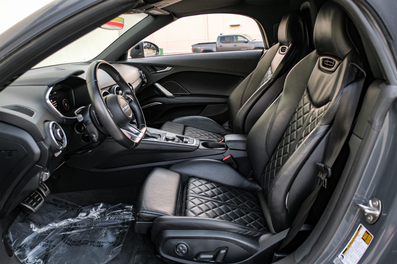 Audi TT Vehicle Main Gallery Image 04