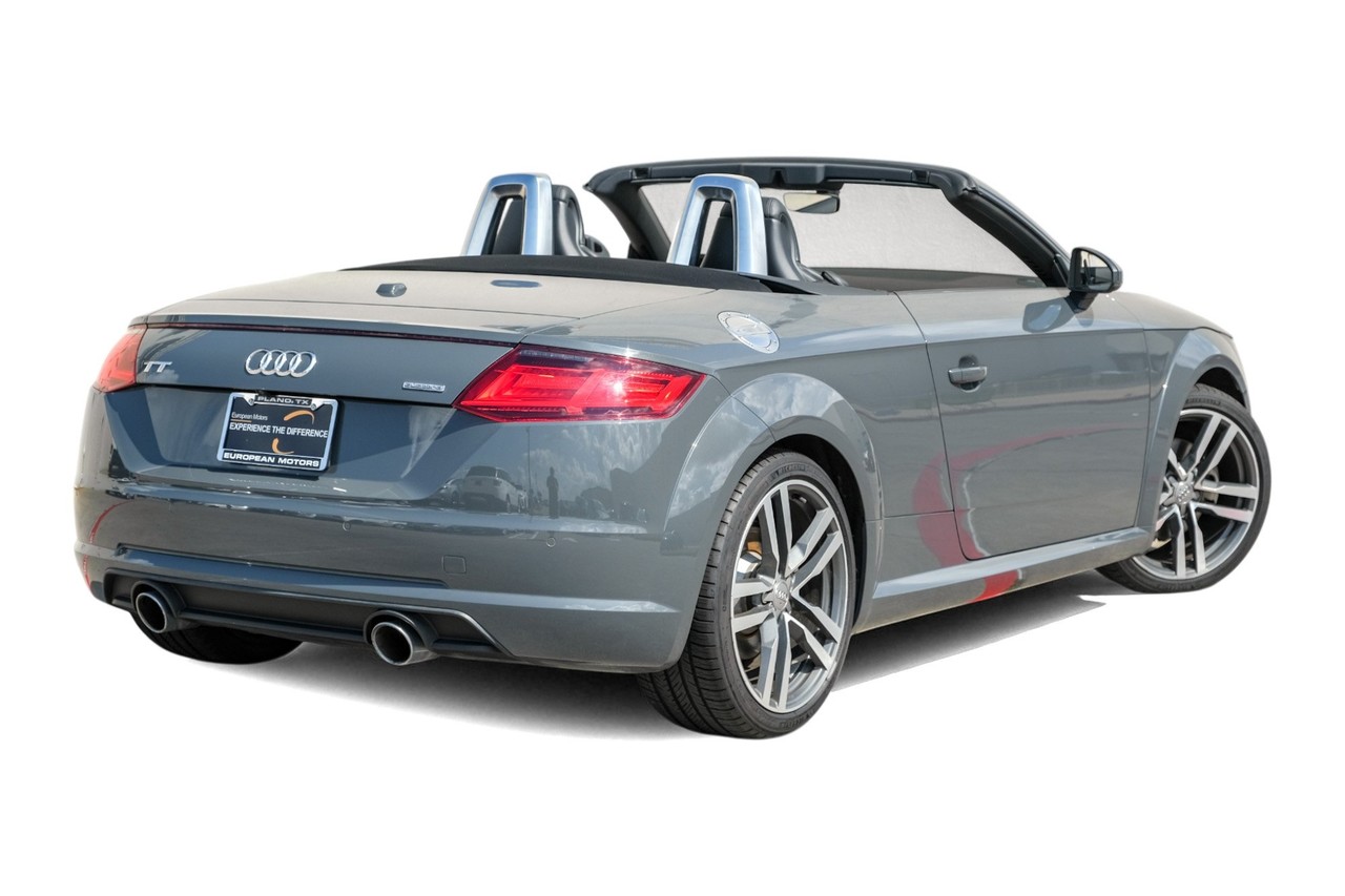 Audi TT Vehicle Main Gallery Image 09