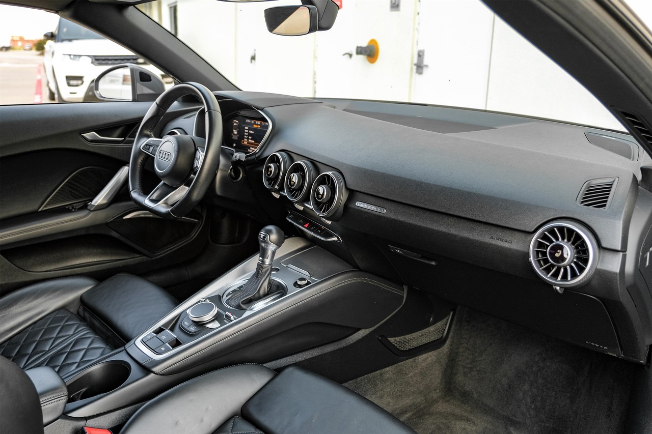 Audi TT Vehicle Main Gallery Image 13