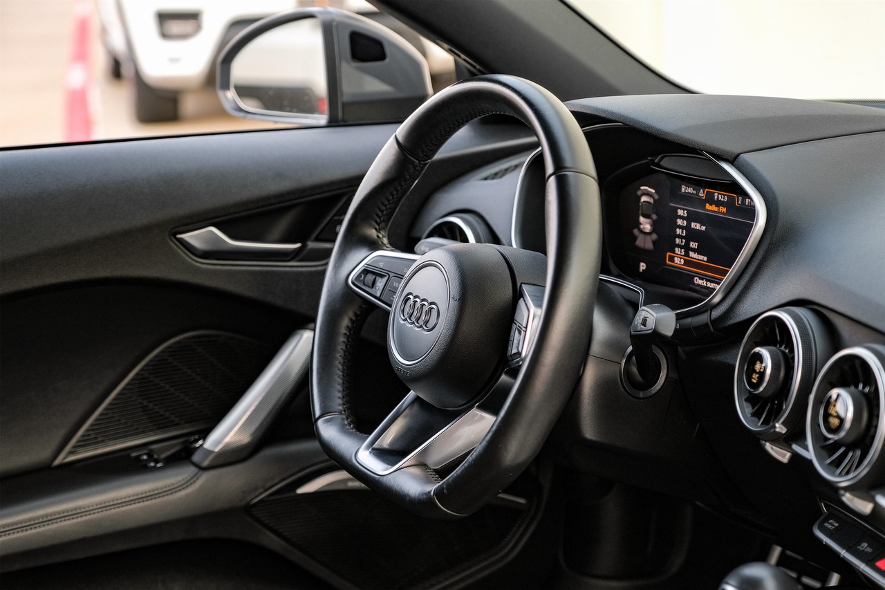 Audi TT Vehicle Main Gallery Image 14