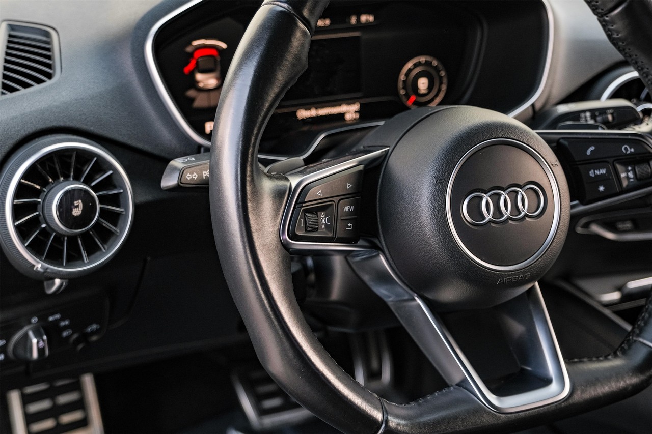 Audi TT Vehicle Main Gallery Image 16