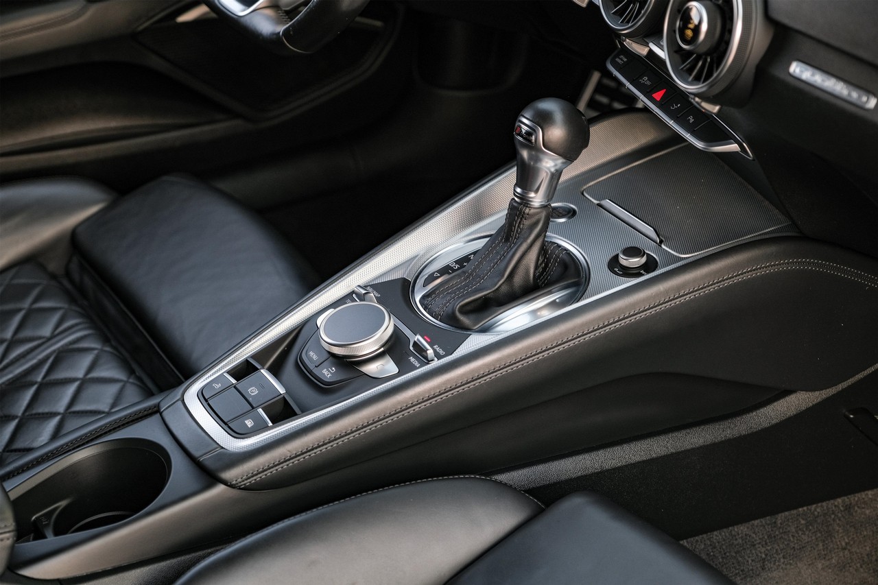 Audi TT Vehicle Main Gallery Image 23