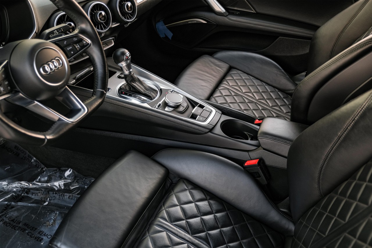 Audi TT Vehicle Main Gallery Image 24